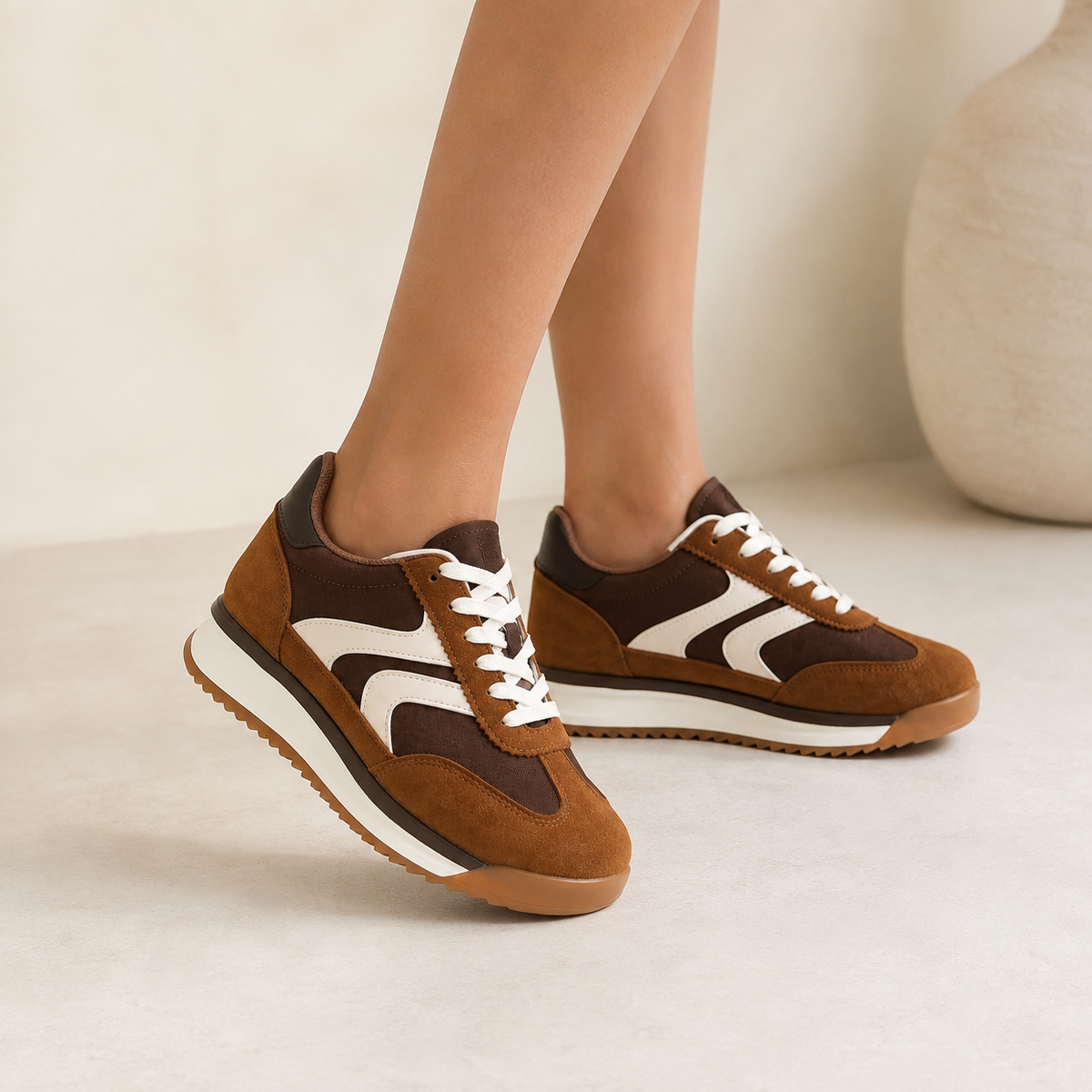 Ténis Retro Castanho com Listas Off-White