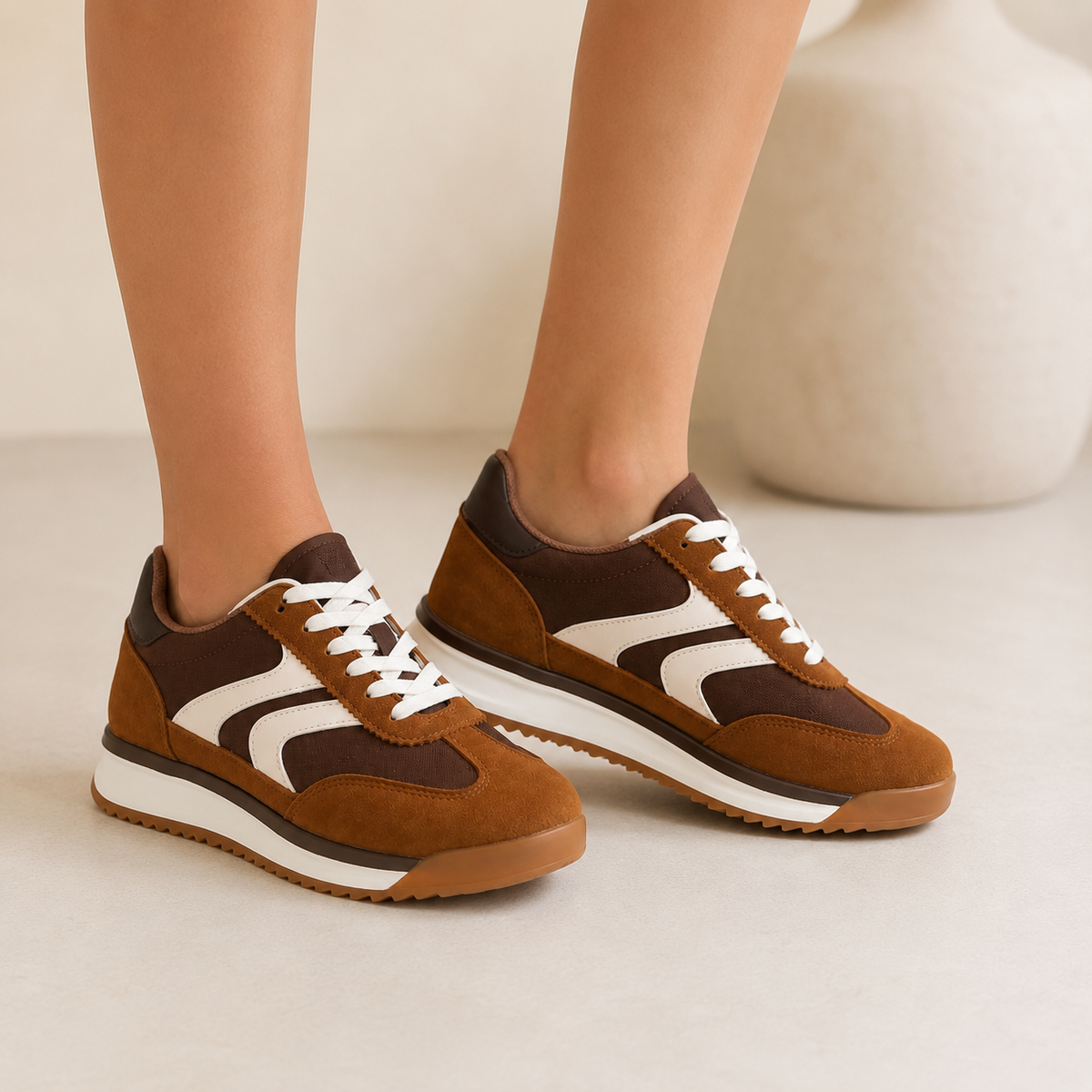 Ténis Retro Castanho com Listas Off-White